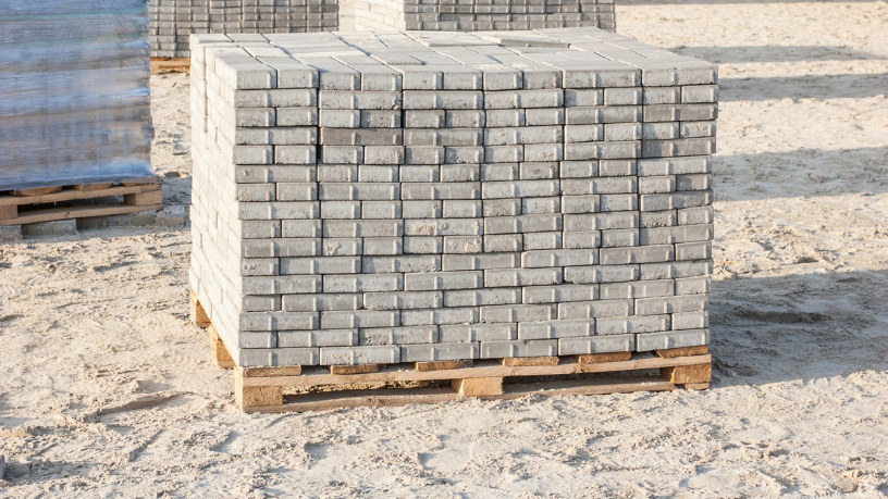 Orientações de Valderci Malagosini Machado sobre como os pisos intertravados otimizam desempenho e manutenção em obras de infraestrutura.