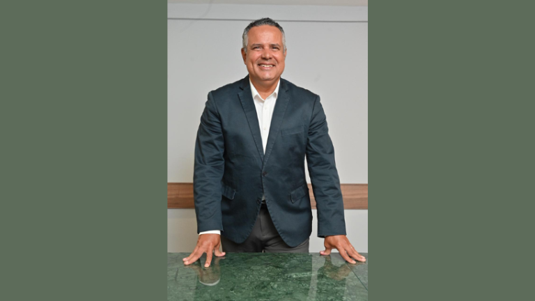 Elmar Juan Passos Varjão Bomfim analisa como a computação em nuvem fortalece a colaboração entre equipes de engenharia sem comprometer a segurança das informações.